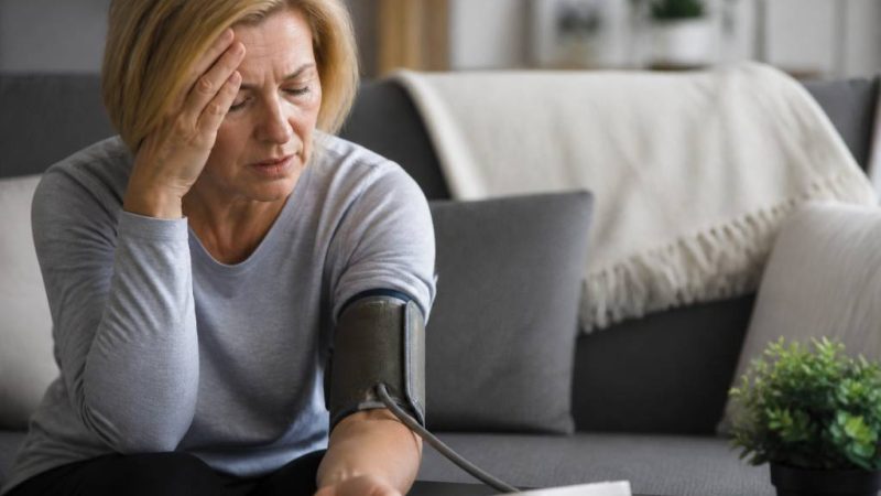 18 de tension : quels risques pour la santé et que faire rapidement